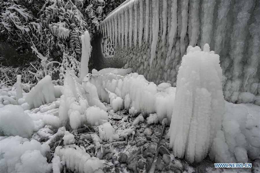 CHINA-HUBEI-NATIONAL HIGHWAY-ICICLES (CN)