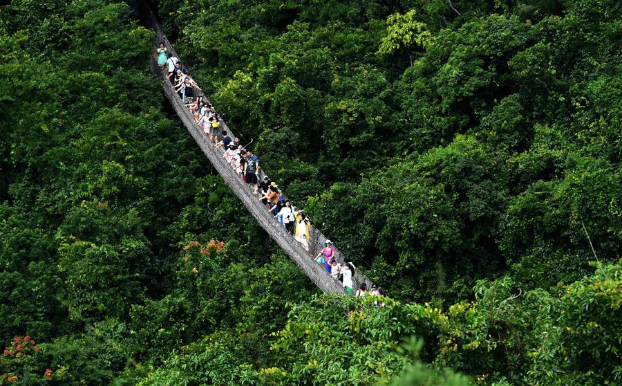 Xinhua Headlines: China plans to build Hainan into pilot free trade zone