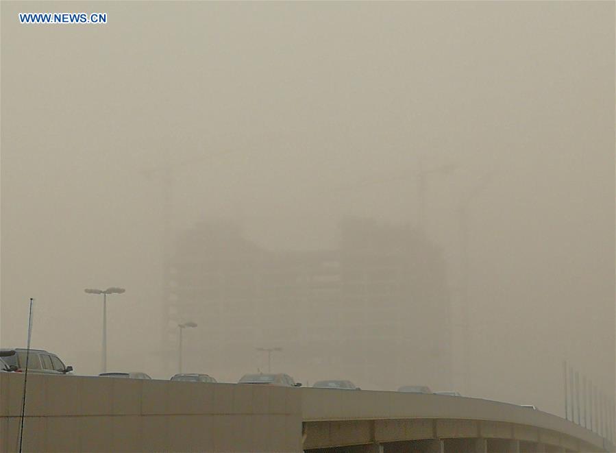 KUWAIT-HAWALLI GOVERNORATE-HEAVY DUST