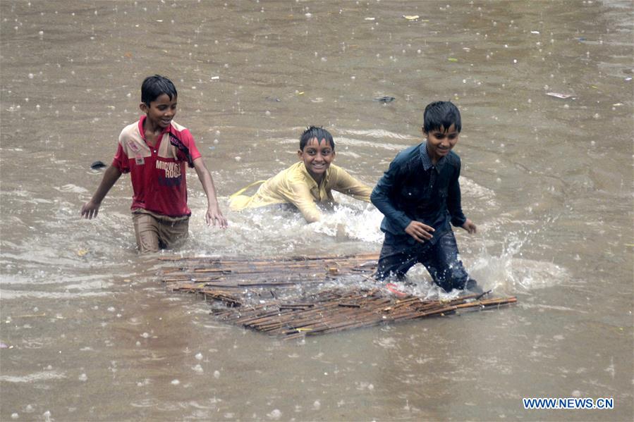 PAKISTAN-LAHORE-HEAVY RAIN