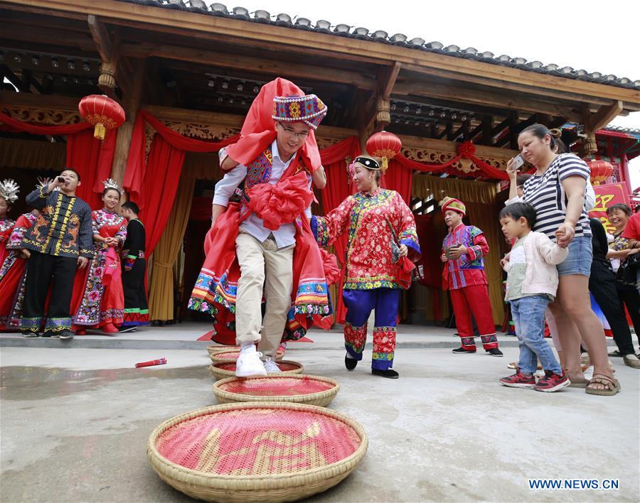 #CHINA-HUNAN-ZHANGJIAJIE-WEDDING CUSTOM (CN)