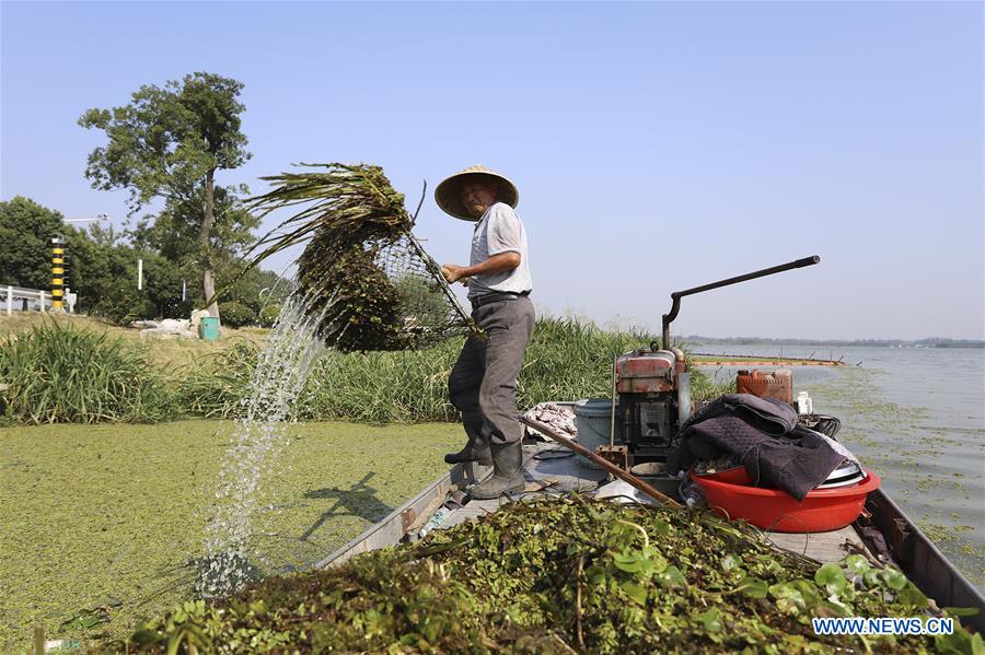 #CHINA-NATIONAL DAY HOLIDAY-WORKERS (CN)