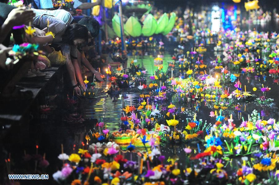 THAILAND-BANGKOK-LOY KRATHONG FESTIVAL-CELEBRATION