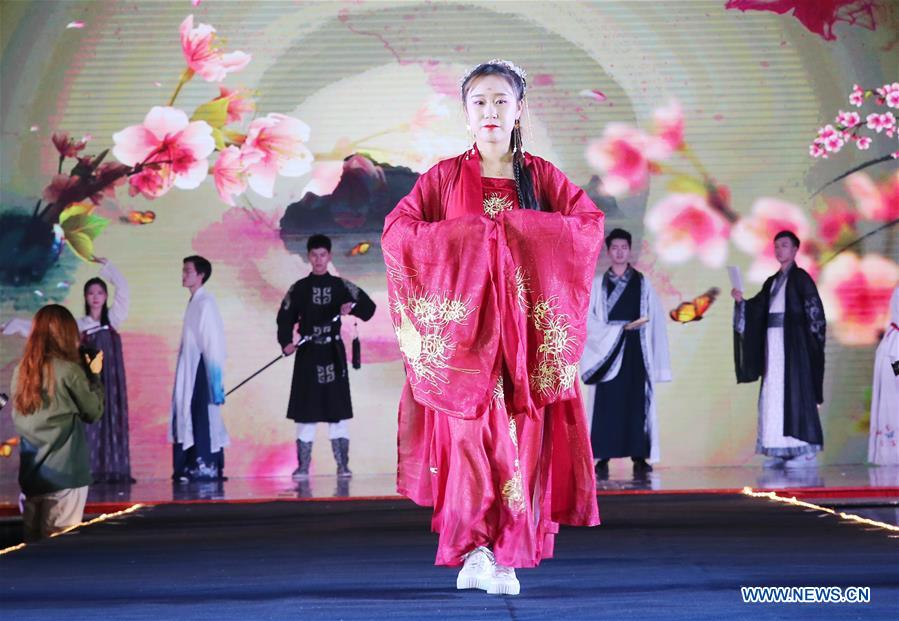 #CHINA-JIANGSU-NANTONG UNIVERSITY-FASHION SHOW (CN)