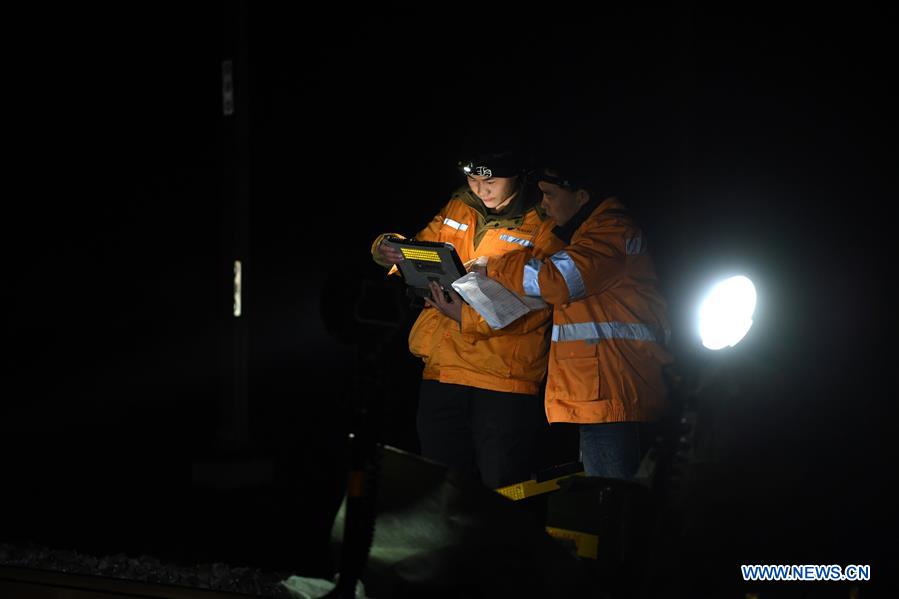 CHINA-ANHUI-HUANGSHAN-RAILWAY STATION-CONSTRUCTION WORKERS (CN)