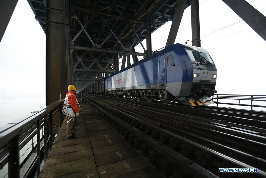 #CHINA-JIUJIANG-SPRING FESTIVAL-TRAVEL RUSH-BRIDGE MAINTENANCE (CN)