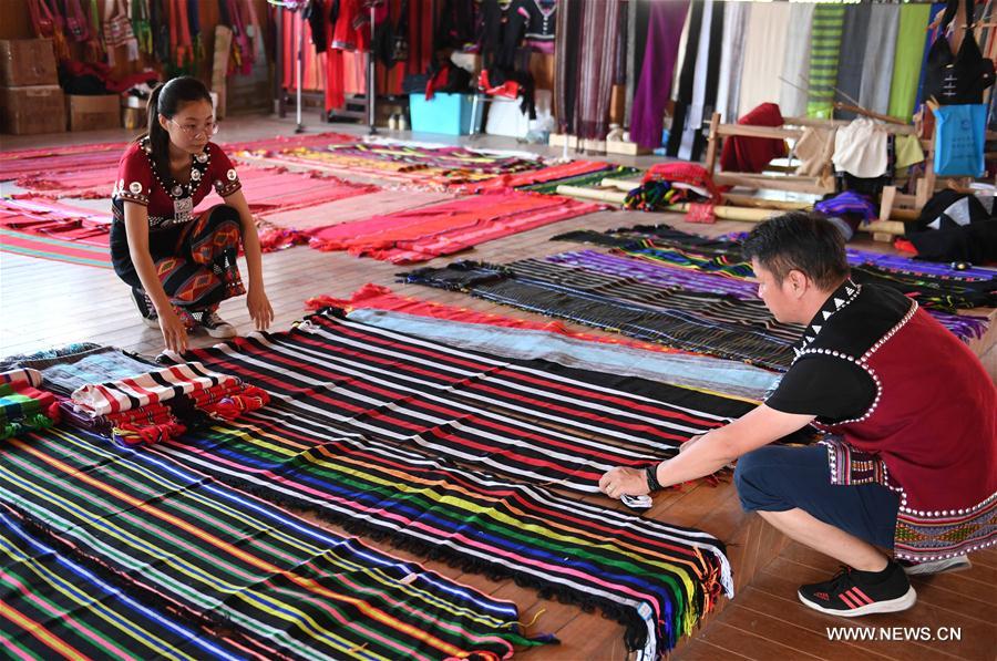 CHINA-YUNNAN-WA ETHNIC GROUP-WEAVING EXPERIENCE WORKSHOP (CN)