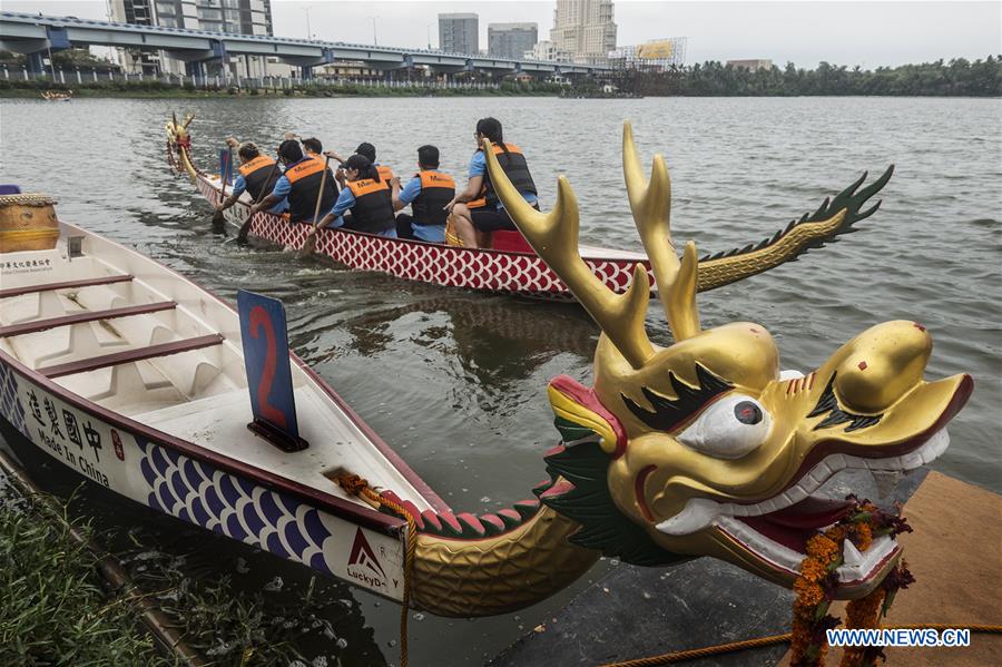 (SP)INDIA-KOLKATA-DRAGON BOAT FESTIVAL