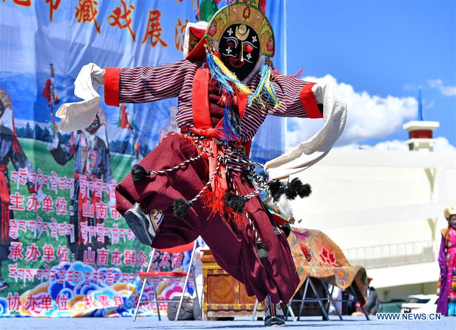 CHINA-TIBET-SHANNAN-CULTURAL FESTIVAL-TIBETAN OPERA (CN)