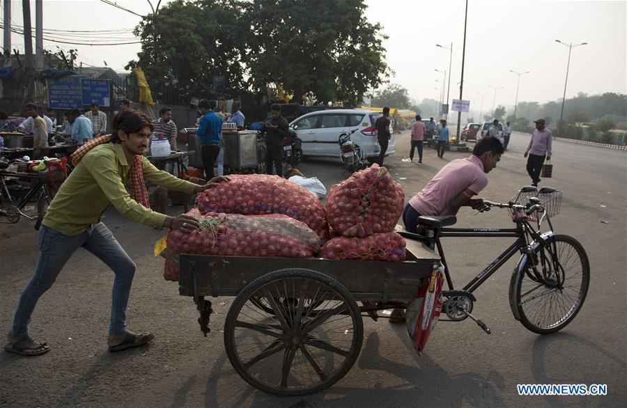 INDIA-NEW DELHI-ONION PRICES-INCREASE