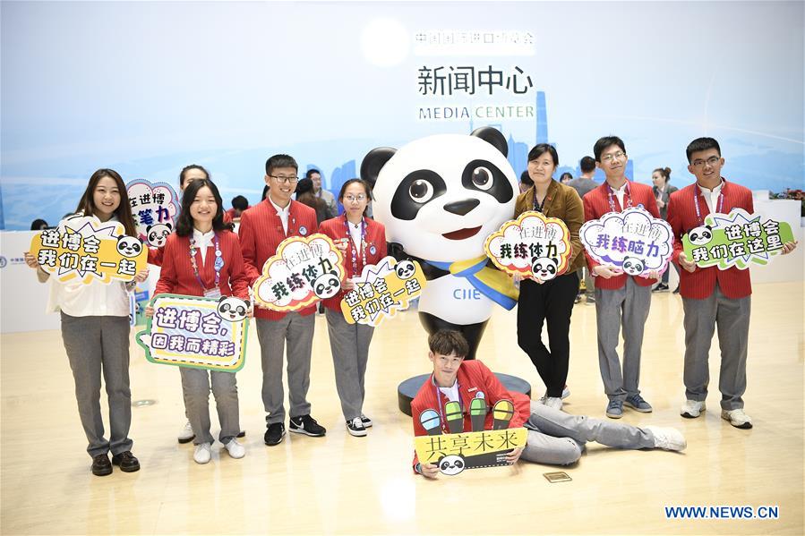 (CIIE)CHINA-SHANGHAI-CIIE-VOLUNTEERS (CN)