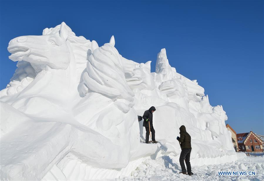 CHINA-INNER MONGOLIA-HULUN BUIR-SNOW SCULPTURE (CN)