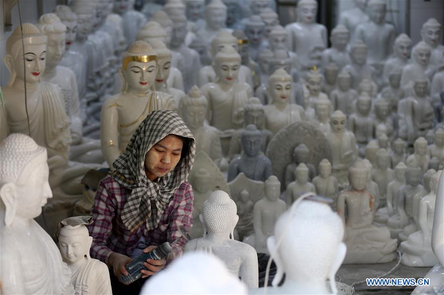 MYANMAR-MANDALAY-MARBLE SCULPTURE-CARVING 