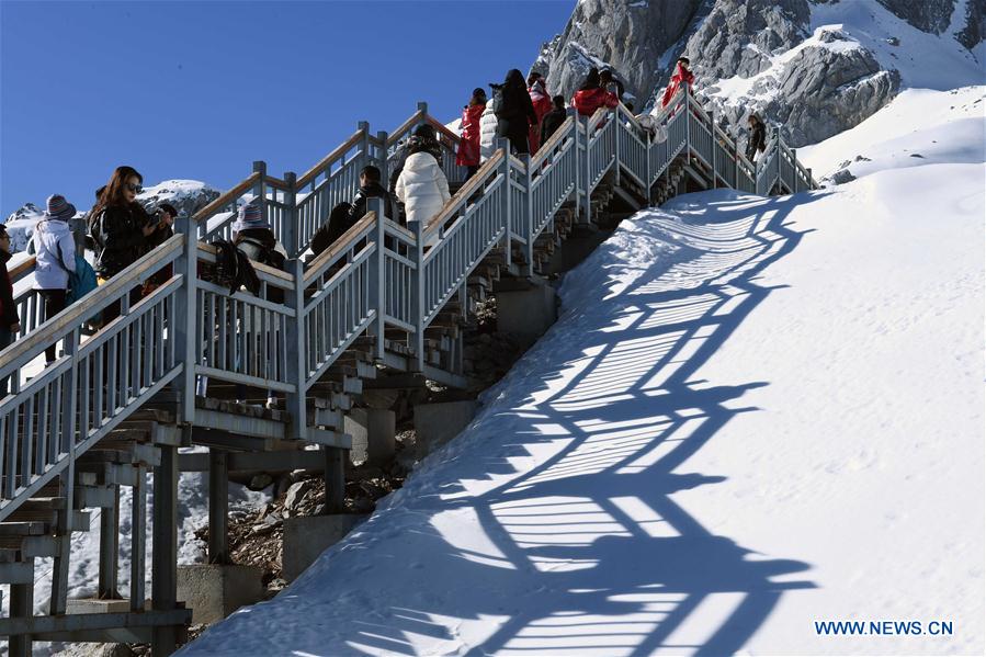 CHINA-YUNNAN-LIJIANG-YULONG SNOW MOUNTAIN-WINTER SCENERY (CN)