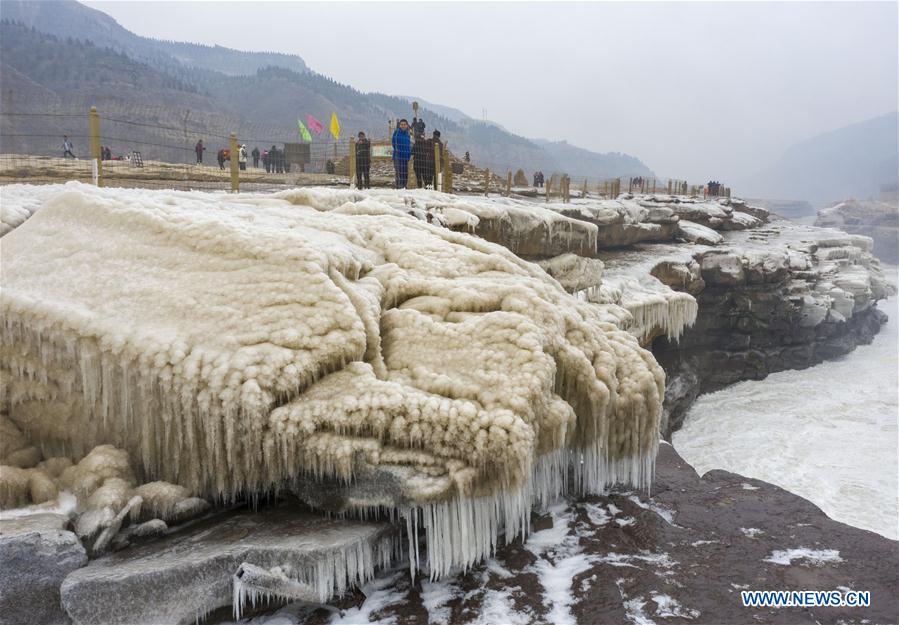 CHINA-HUKOU WATERFALL-WINTER SCENERY(CN)