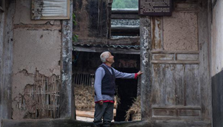 Villager Nie Zhengyuan's family maintains martyr cemetery in SW China