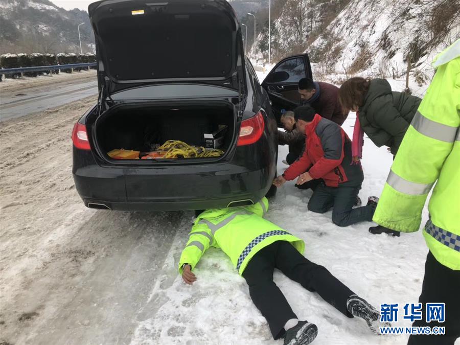 （新华全媒头条）（4）雨雪冰冻中，他们奋力前行——基层党员干群抗击冰雪灾害纪实