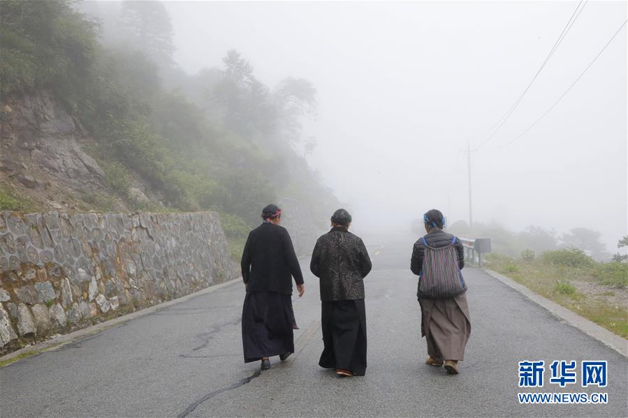 （图文互动）（10）特写：“八一”礼物，飞向云端哨所