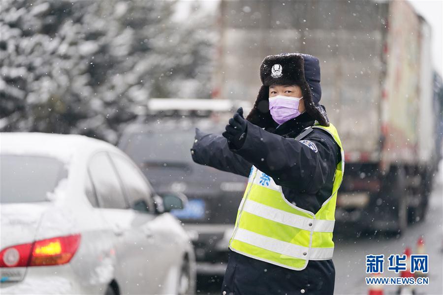 （在习近平新时代中国特色社会主义思想指引下——新时代新作为新篇章·习近平总书记关切事·图文互动）（1）不放松！——各地努力抓紧抓实抓细疫情防控