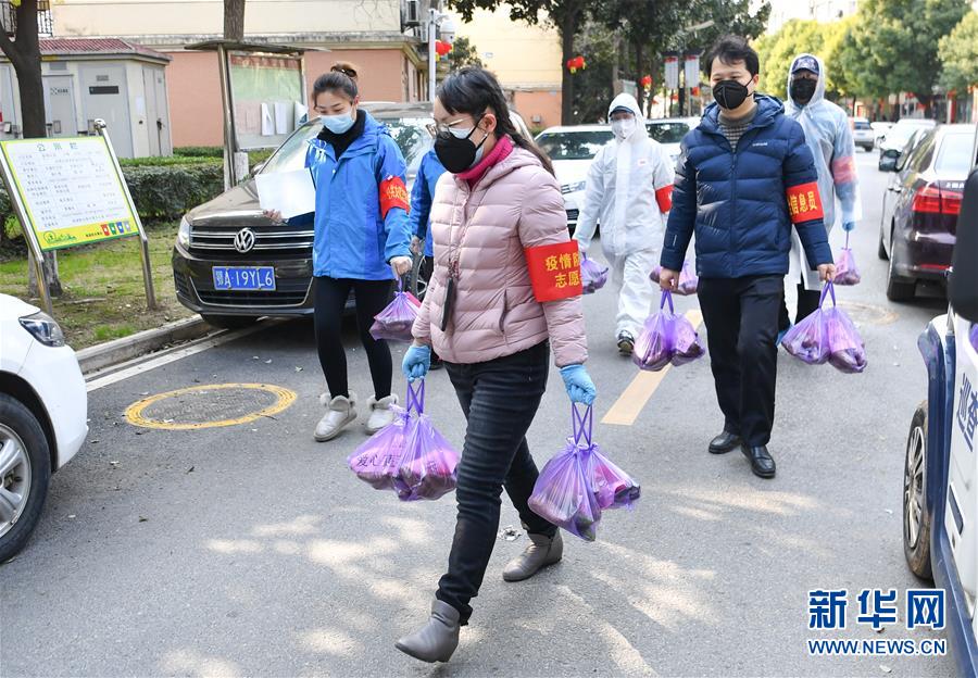 （习近平致敬的战“疫”英雄·志愿者篇·图文互动）（6）他们，微光成炬照征程