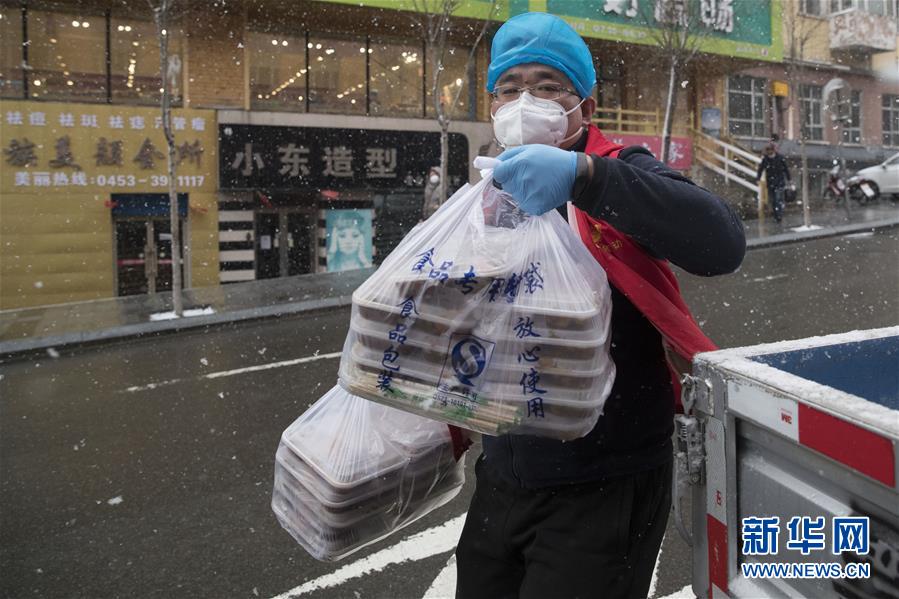 （新华全媒头条·图文互动）（12）战斗在防疫最前沿——来自“五一”国际劳动节的致敬