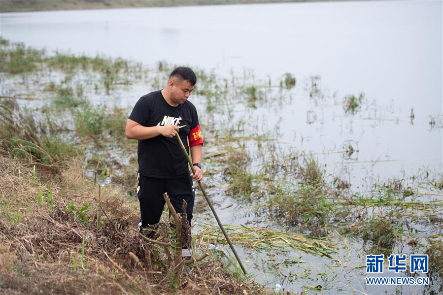 （防汛抗洪·图文互动）（2）在大堤上成长，为人民守护——洪水中的青年“生力军”