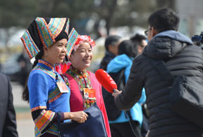 与会的女代表委员们